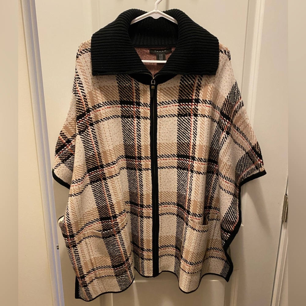 NWT Tahari Sweater Poncho Size S/M 🖤